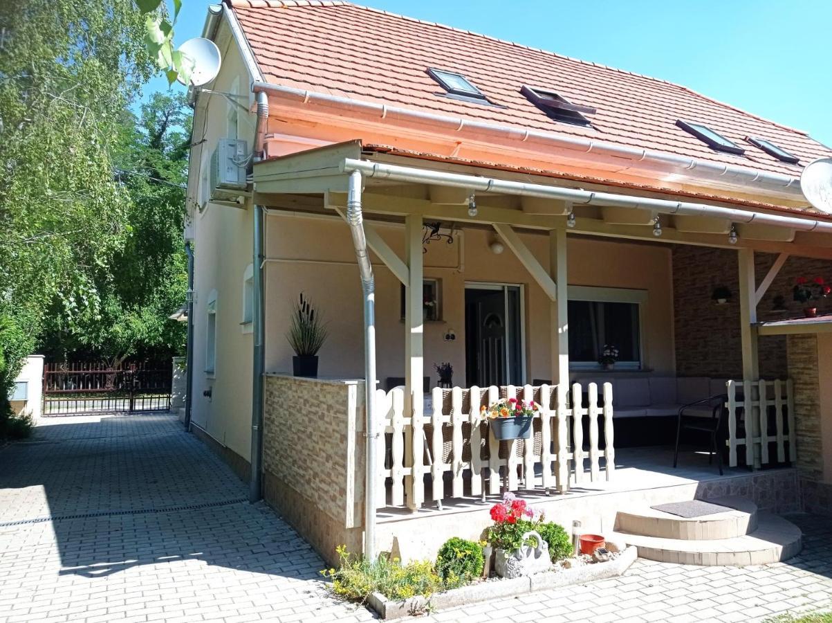 Sommer Ferienhaus Balatonszarszo Extérieur photo